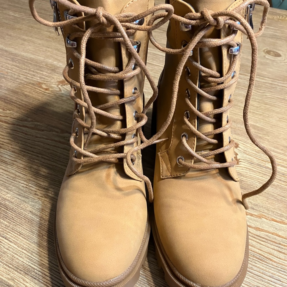 Women's Tan Laced Zip-Up Boots